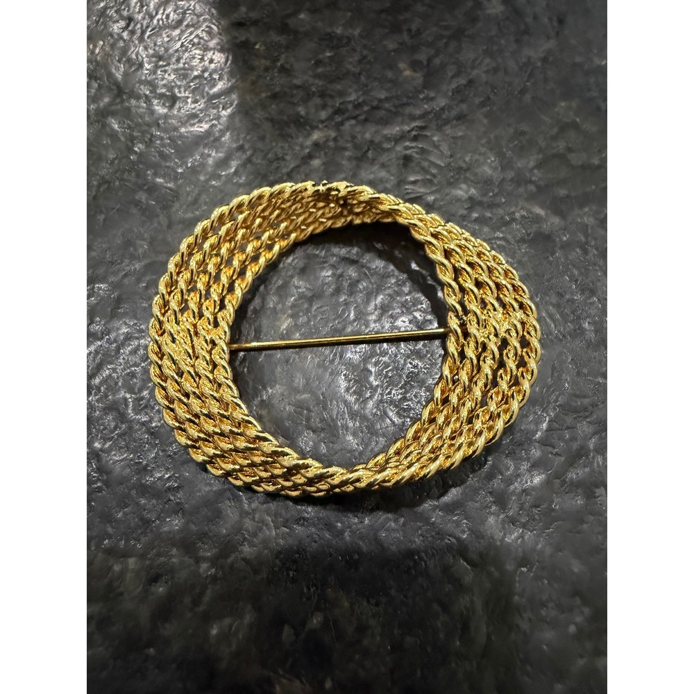 Vintage Monet Gold Tone Twisted Rope Wreath Pin Brooch Textured Circle Jewelry